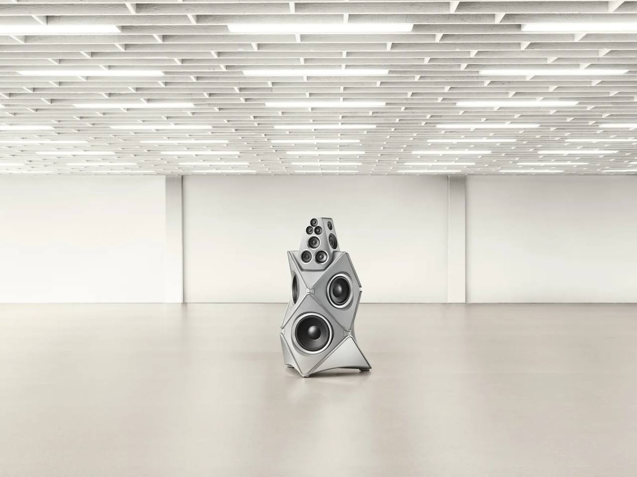 Bang & Olufsen представляет усовершенствованные и ультраредкие колонки Beolab 90 Titan Edition