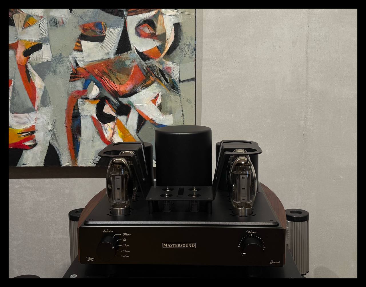 Уникальное поступление в Bon Hi-Fi: ламповый интегральный усилитель Mastersound Gemini в цвете Black Wood