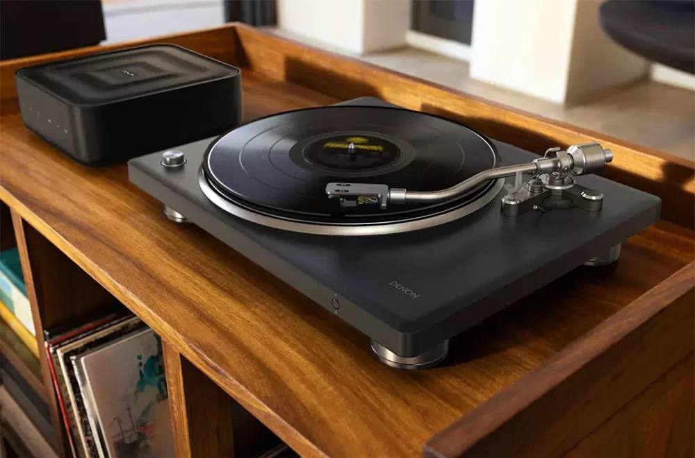Denon DP-500BT — проигрыватель виниловых пластинок со встроенным фонокорректором и поддержкой Bluetooth