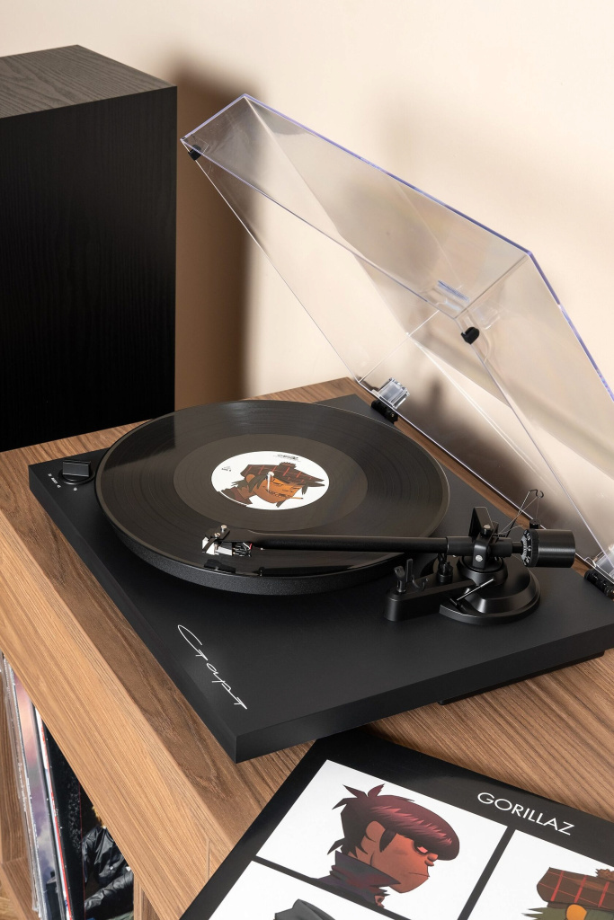 radiotehnika_lp002d_black_interior.jpg
