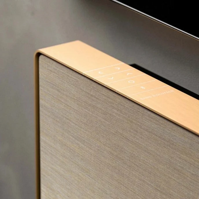 Bang_Olufsen_Beosound_Stage_Gold_Tone_Golden_dop1.jpg