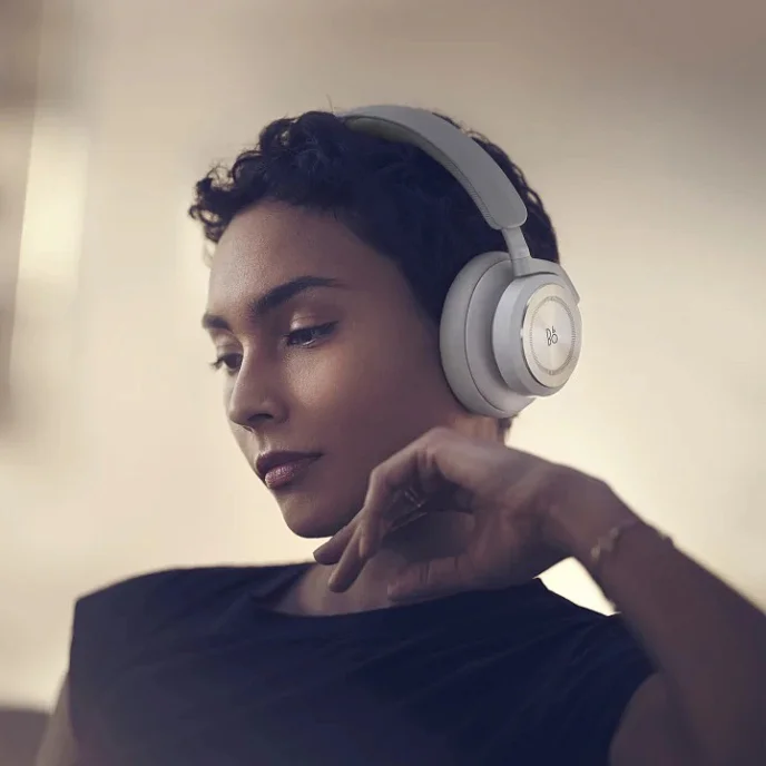 Bang-_-Olufsen-Beoplay-HX_53 1.png
