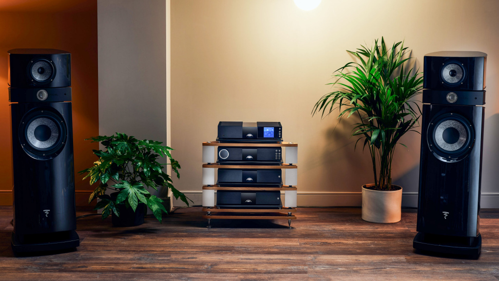Naim-New-Classic-300-complete-scaled-1.jpg