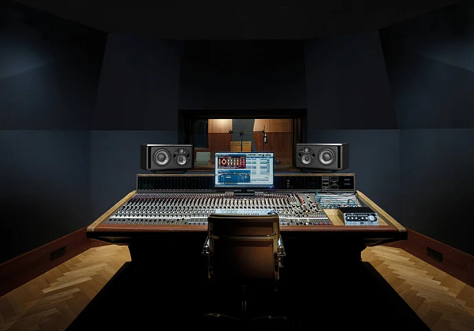 Focal Trio 6 ST6 Black (1).png