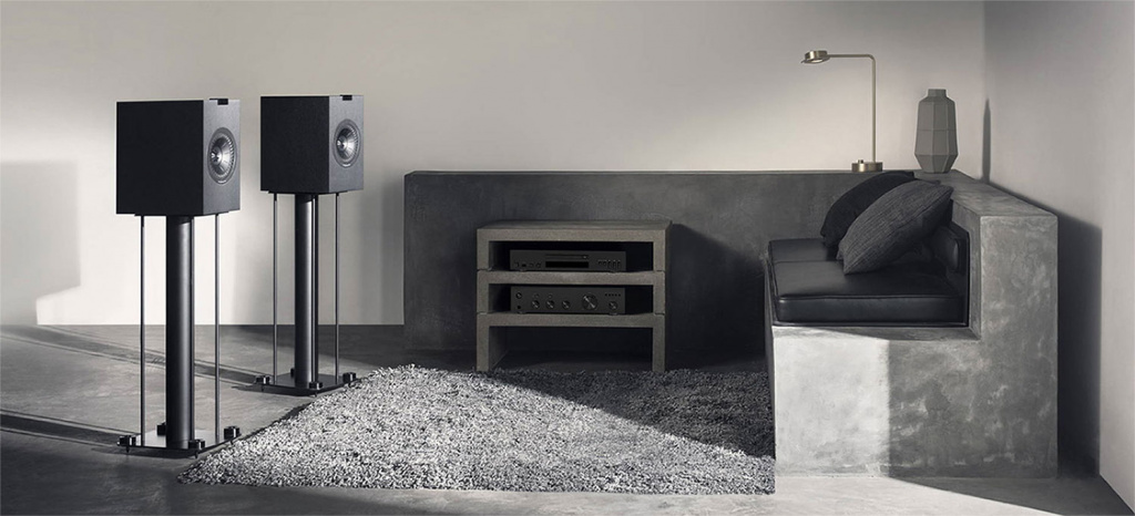 Стереопара KEF Q150 Satin Black на стойках