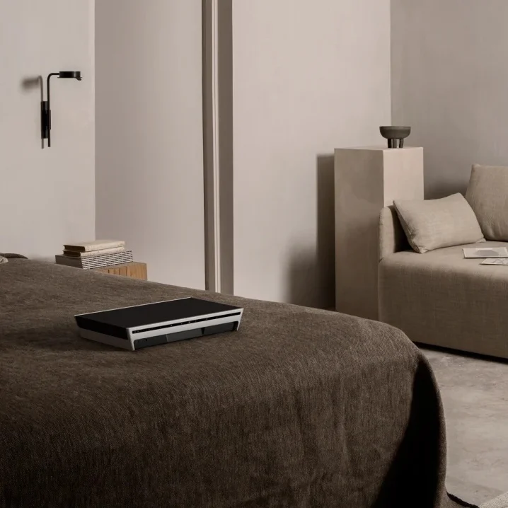 Bang_Olufsen-Beosound-Level-Natural-_-Dark-Grey_10 1.png