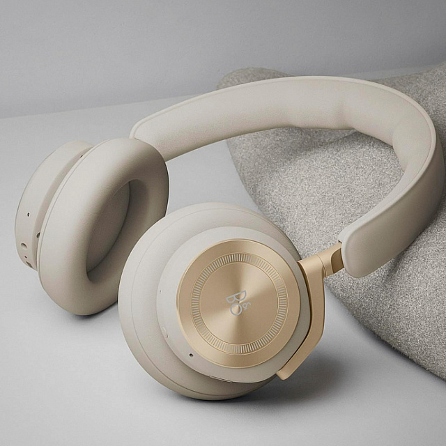 Bang & Olufsen Beoplay HX Gold Tone_5