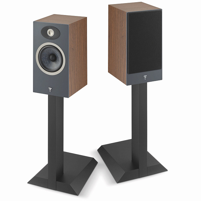 Focal Chora Center Stands_3
