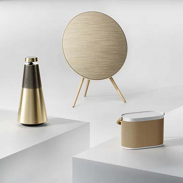 Bang & Olufsen Beosound A9 5.G Gold Tone/Light Oak Legs/Cover Golden by Kvadrat_12