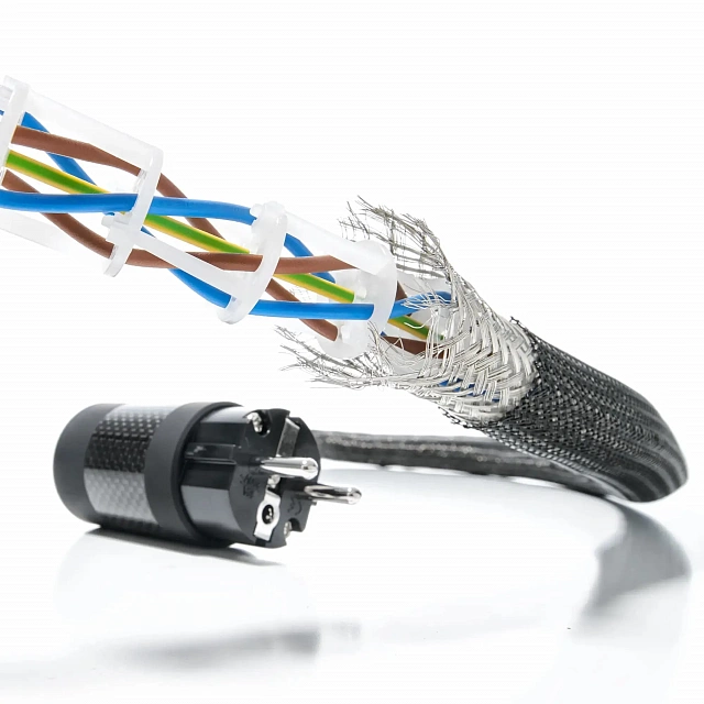 InAkustik Referenz Mains Cable AC-2404 AIR SHUKO - C15 HQ 1.5m #007626215_3